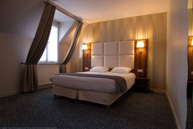 Logis Hotel Du Chateau กงบูร์ก ภายนอก รูปภาพ