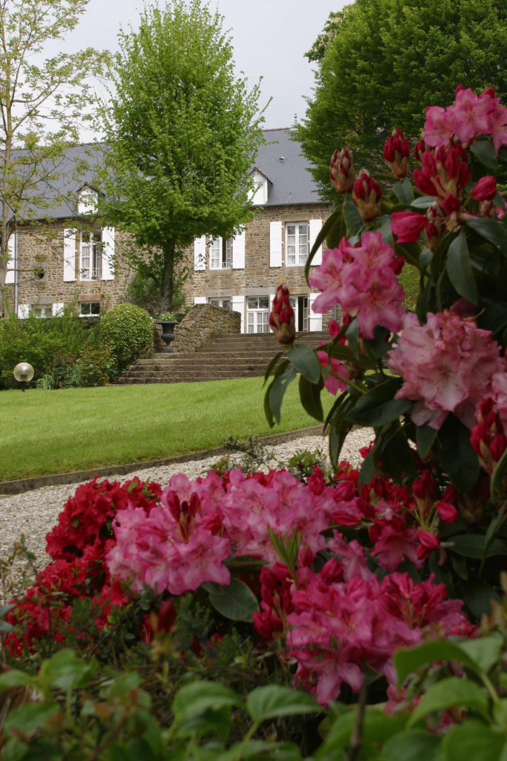 Logis Hotel Du Chateau กงบูร์ก ร้านอาหาร รูปภาพ