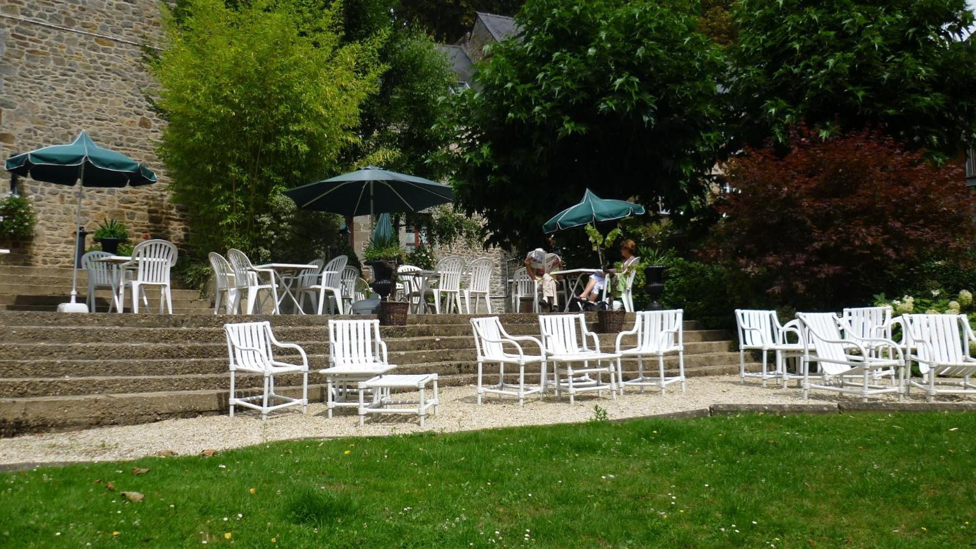 Logis Hotel Du Chateau กงบูร์ก ภายนอก รูปภาพ