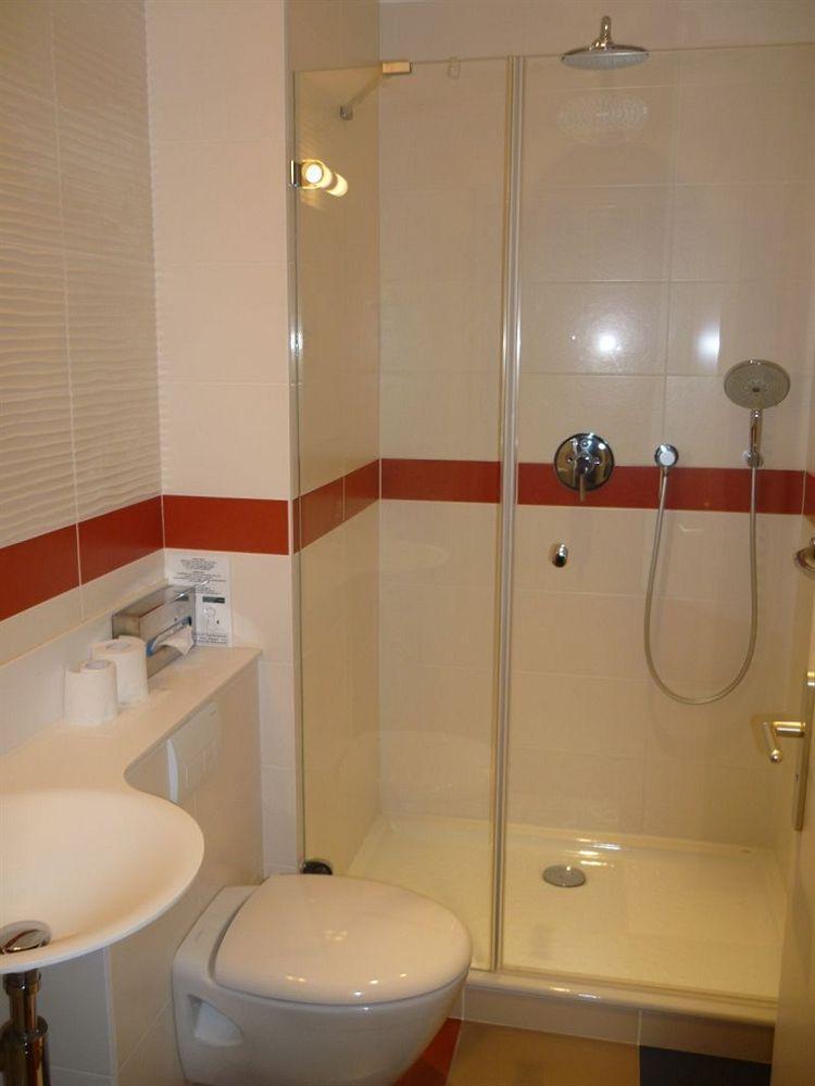 Logis Hotel Du Chateau กงบูร์ก ภายนอก รูปภาพ