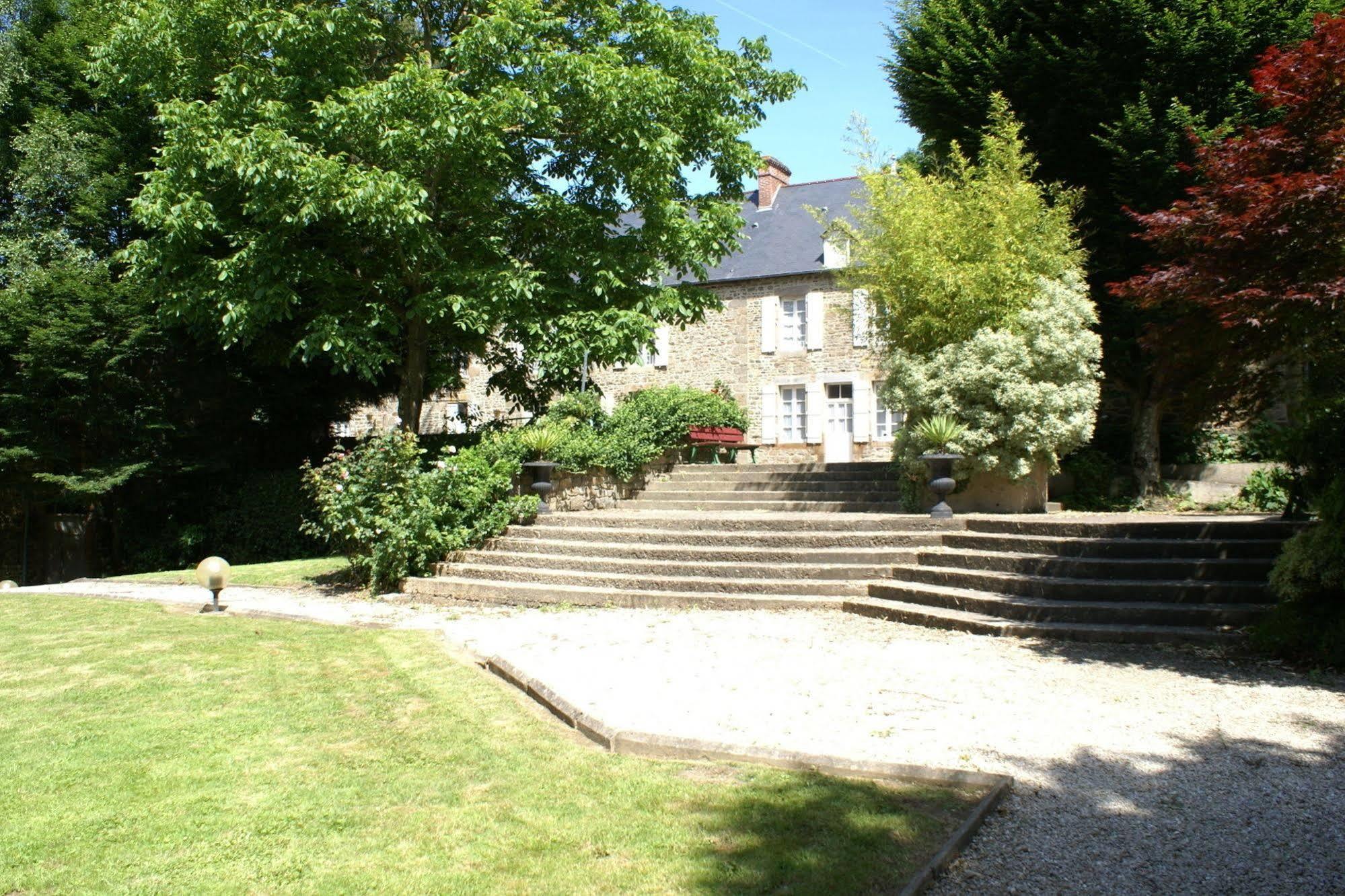Logis Hotel Du Chateau กงบูร์ก ภายนอก รูปภาพ